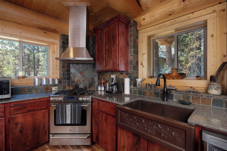 Cabin, Multiple Beds, Patio, Mountain View (Little Deschutes Wildlife Lodge) | Private kitchen | Fridge, microwave, coffee/tea maker, electric kettle