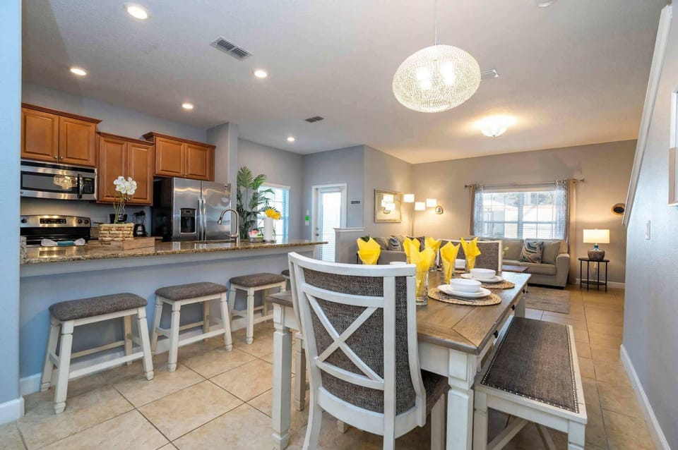 Townhome, Multiple Beds, Pool Access, Pool View (Disney Days & Poolside Nights) | Dining
