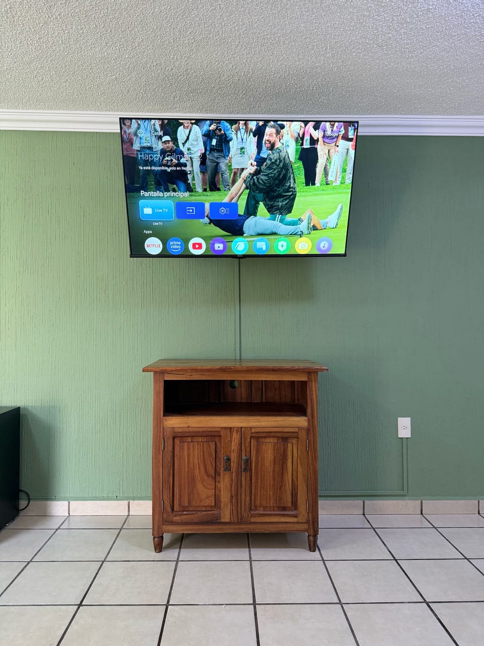 Classic Apartment, River View | Living area