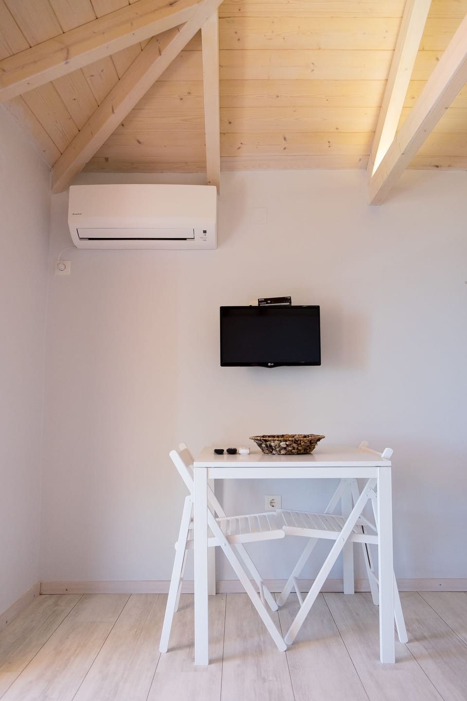 Deluxe Apartment, 1 Bedroom | In-room safe, desk, soundproofing, free WiFi