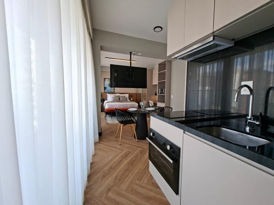Premium Studio | Private kitchen | Fridge, microwave, stovetop, espresso maker