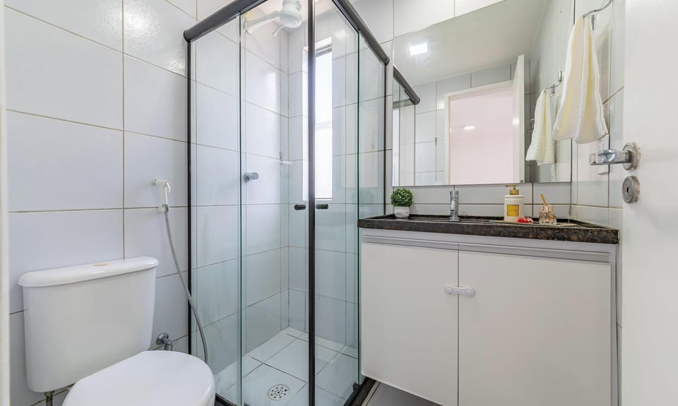 Basic Apartment | Bathroom