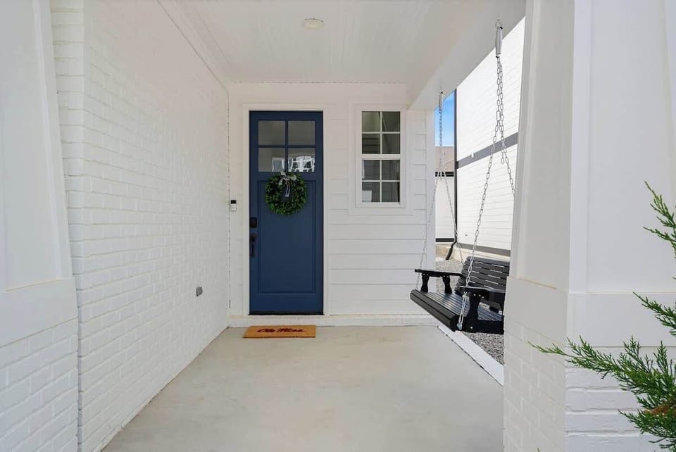 Covered front porch w/ seating, a relaxing spot to unwind outside