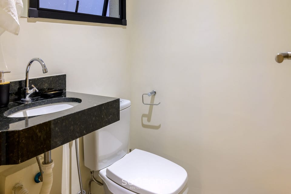 Basic Apartment | Bathroom