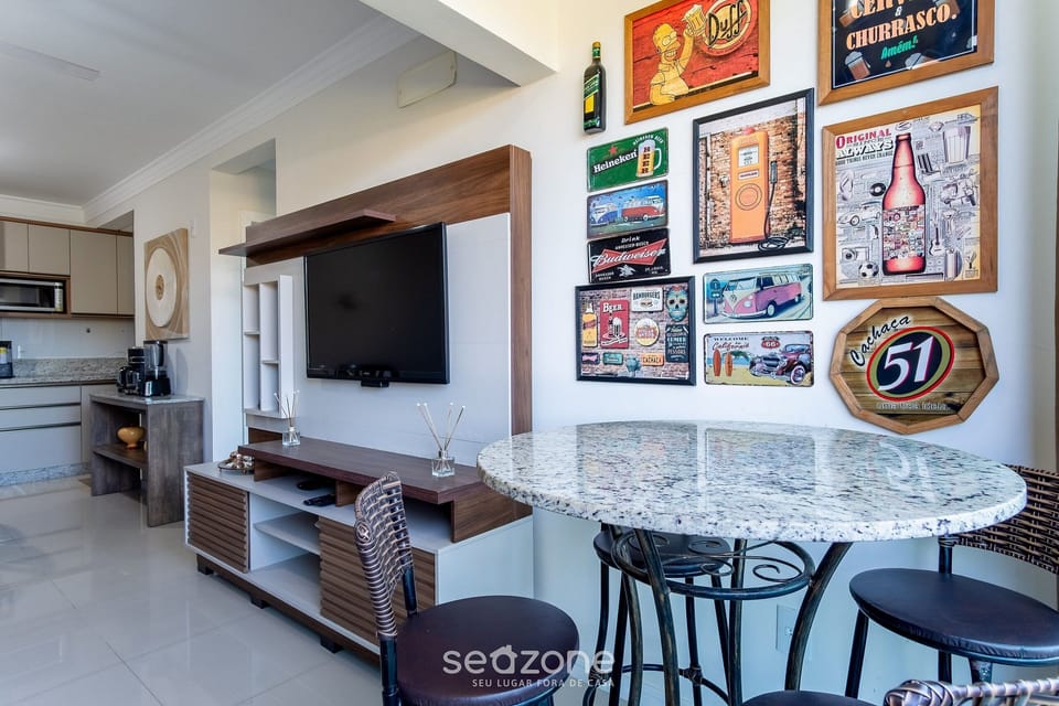 Basic Apartment | Dining