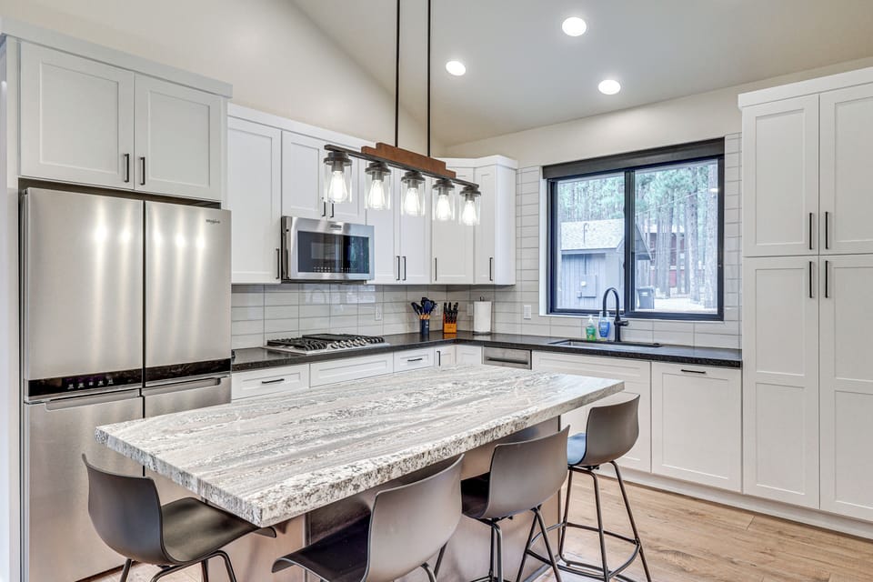 Kitchen | Cooking Basics | Dishwasher | Single-Story Apartment