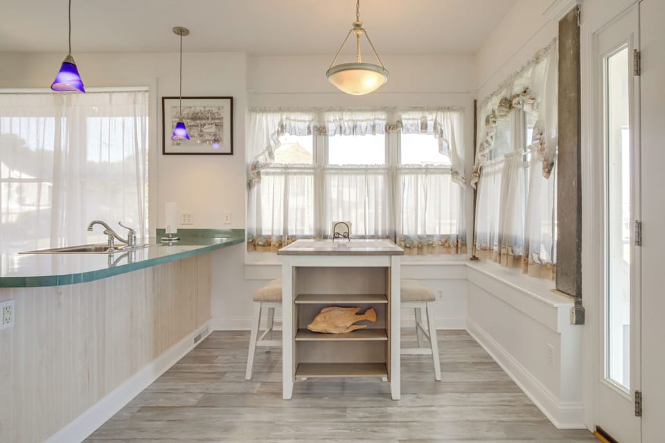 Breakfast Nook | 1st Floor