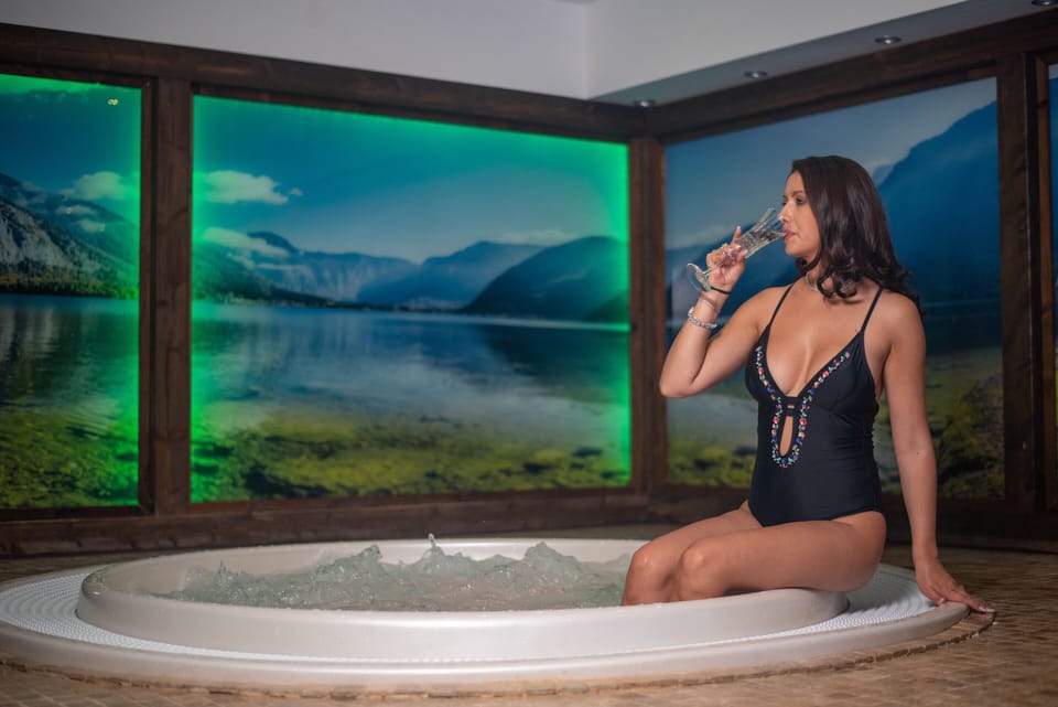 Sauna, body treatments, aromatherapy, body wraps, facials