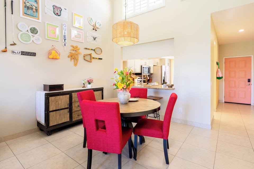 Dining Room with seating for 4.