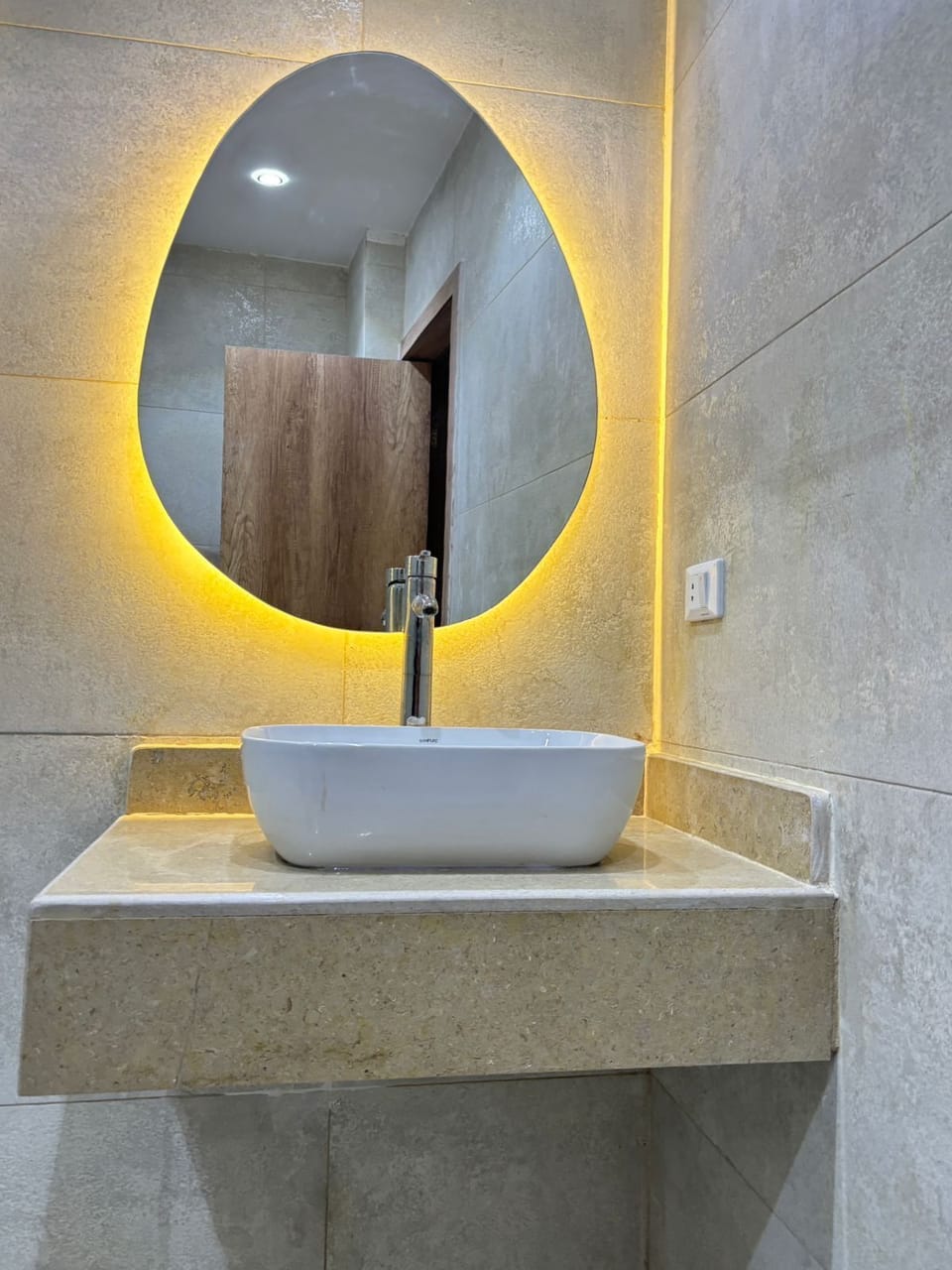 Standard Double Room | Bathroom | Shower, rainfall showerhead, free toiletries, hair dryer