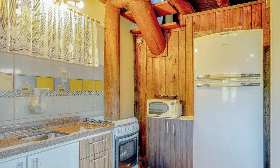 Basic Apartment | Private kitchen | Cookware/dishes/utensils