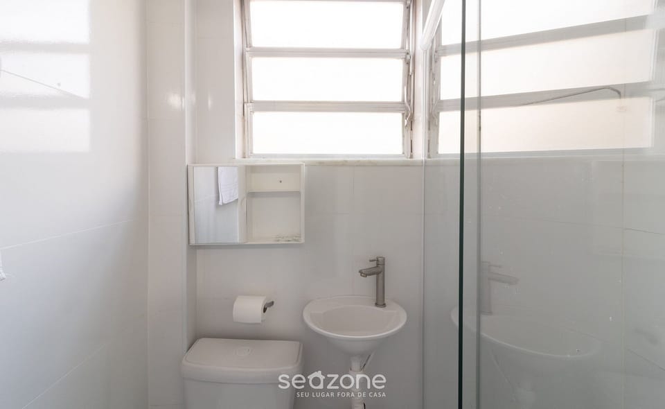 Basic Apartment | Bathroom