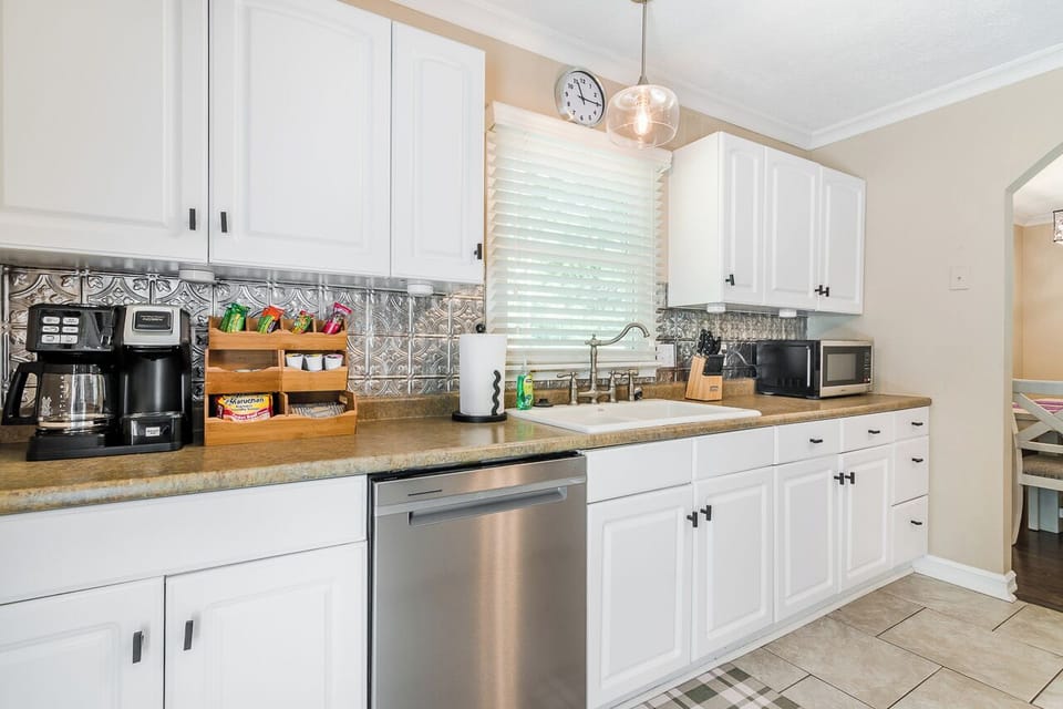 Coffee and snacks provided. Dishwasher and Microwave is there for convenience.