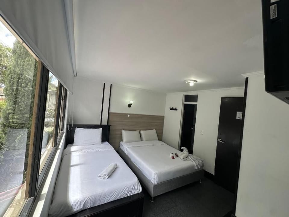 Triple Room | In-room safe, free WiFi