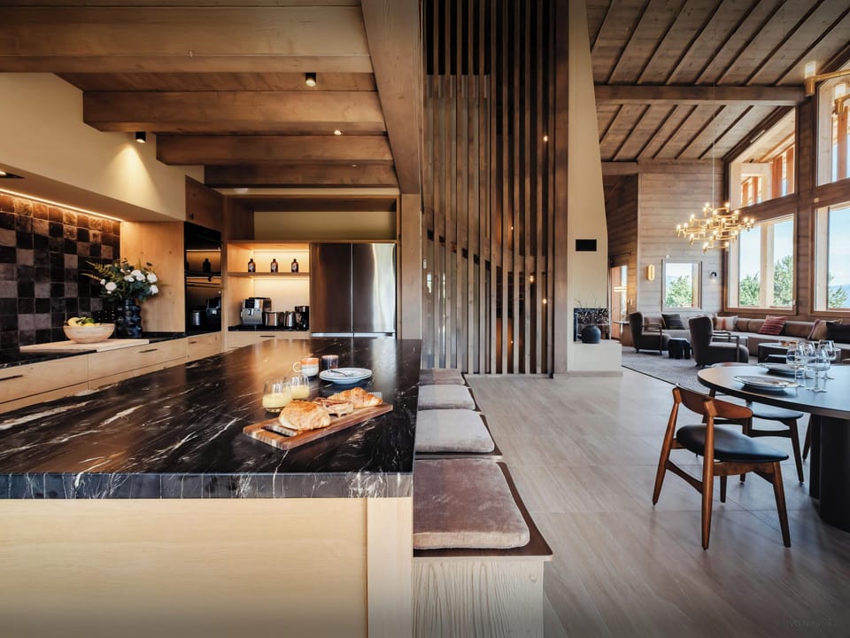 Kitchen/salon