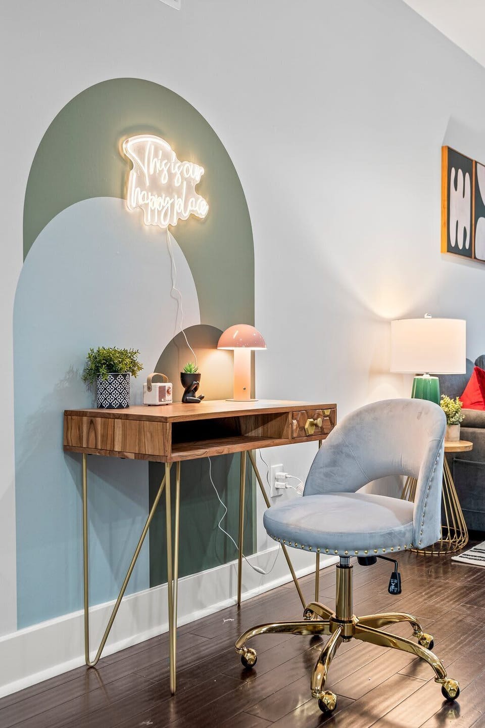 Cozy bathroom with modern fixtures and warm accents for a comfortable experience.