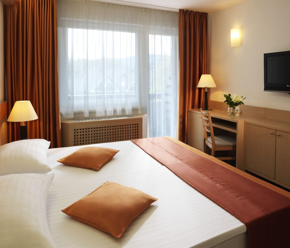 Minibar, in-room safe, free WiFi, bed sheets