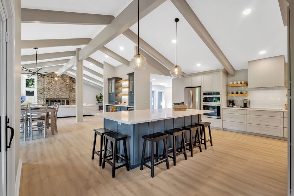 Open concept floor plan to gather with the whole family!