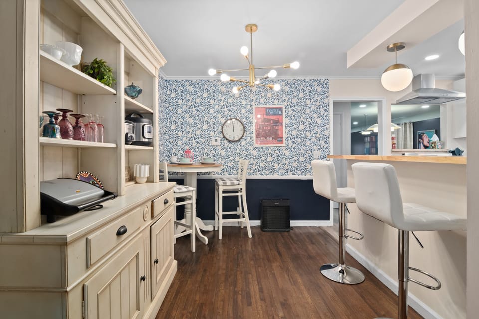 Breakfast room next to kitchen