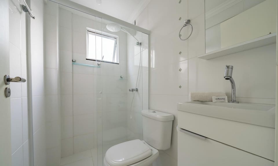 Basic Apartment | Bathroom