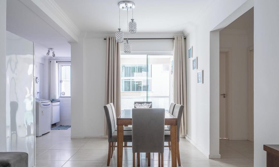 Basic Apartment | Dining