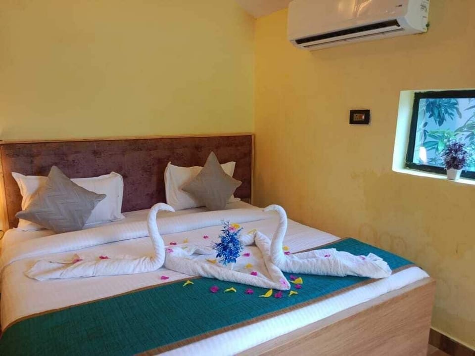 Deluxe Double Room, Patio, Garden View | Desk, laptop workspace, WiFi (free)