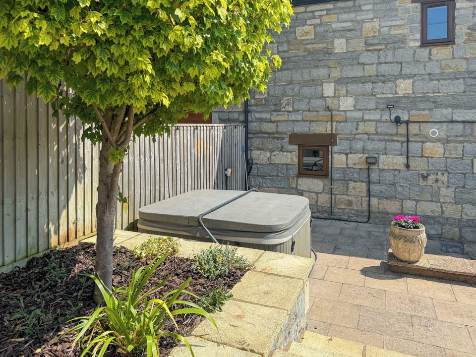 Outdoor | The Swallows - Holly Farm Holiday Cottage, Stoke St. Gregory, near Taunton