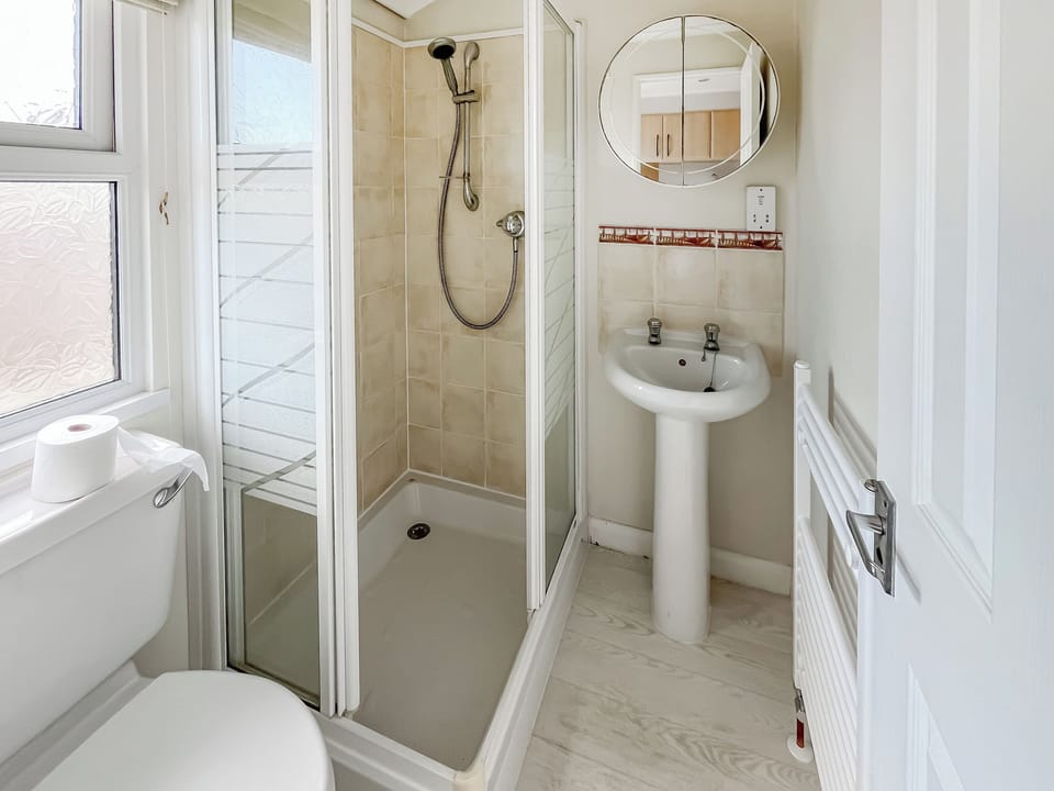 Bathroom | The Lodge, Hogsthorpe