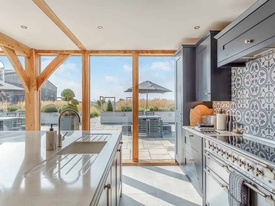 Open plan living space | Oakwood Barn, Ryther