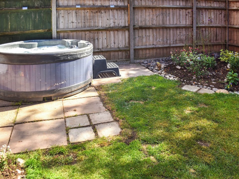 Hot tub | Rowan Cottage, Southrepps
