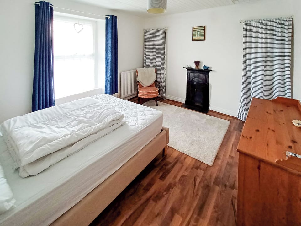 Double bedroom | Rockhopper Cottage, Brixham
