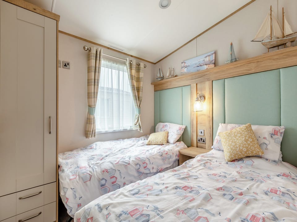 Twin bedroom | Bay View 34, Weymouth