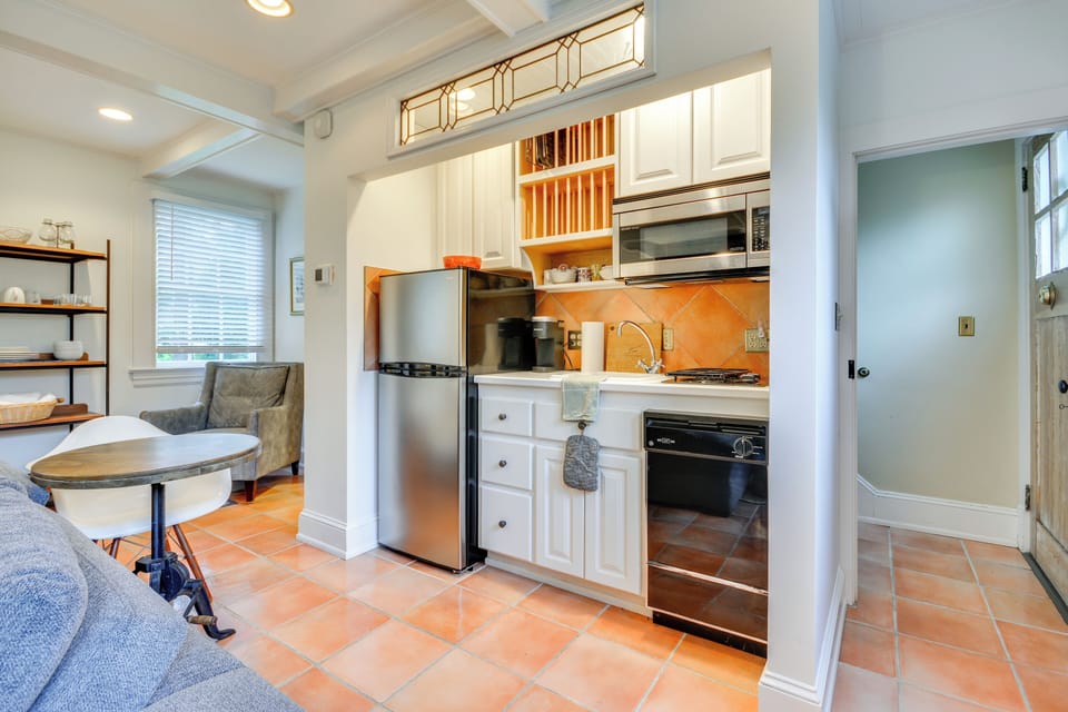 Kitchenette | Stove | Dishwasher | 1st Floor