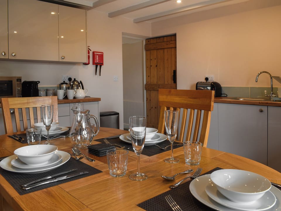 Kitchen/diner | Horseshoe Cottage - Bennacott Farm Cottages, Launceston