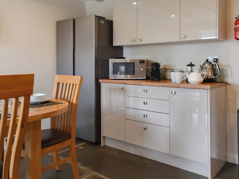 Kitchen/diner | Horseshoe Cottage - Bennacott Farm Cottages, Launceston