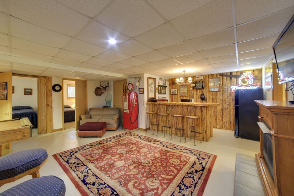 Den | Bar | Pool Table | Basement