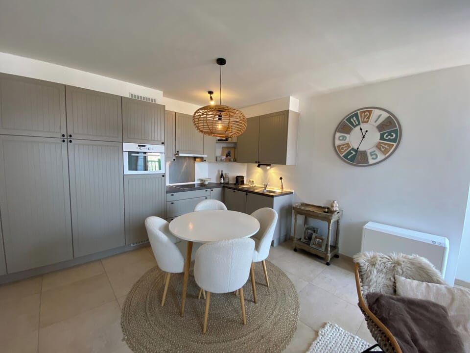 Apartment | Dining