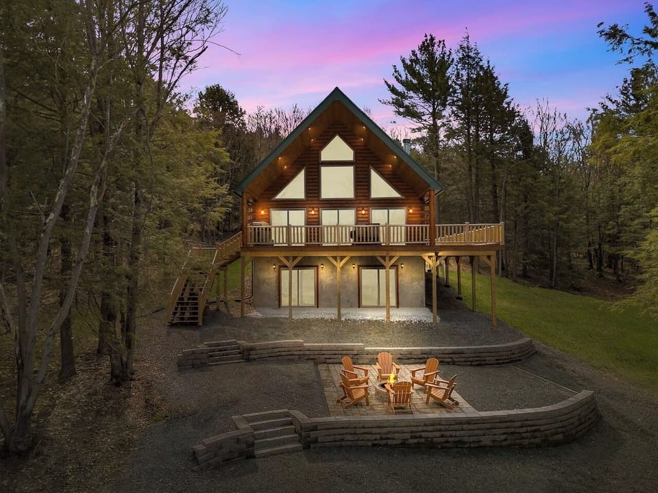 Lake Front Grand Challet Cabin