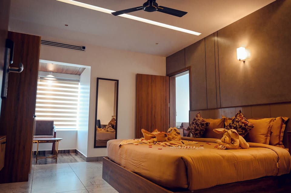 Family Suite, Mountain View | Soundproofing, iron/ironing board, free WiFi