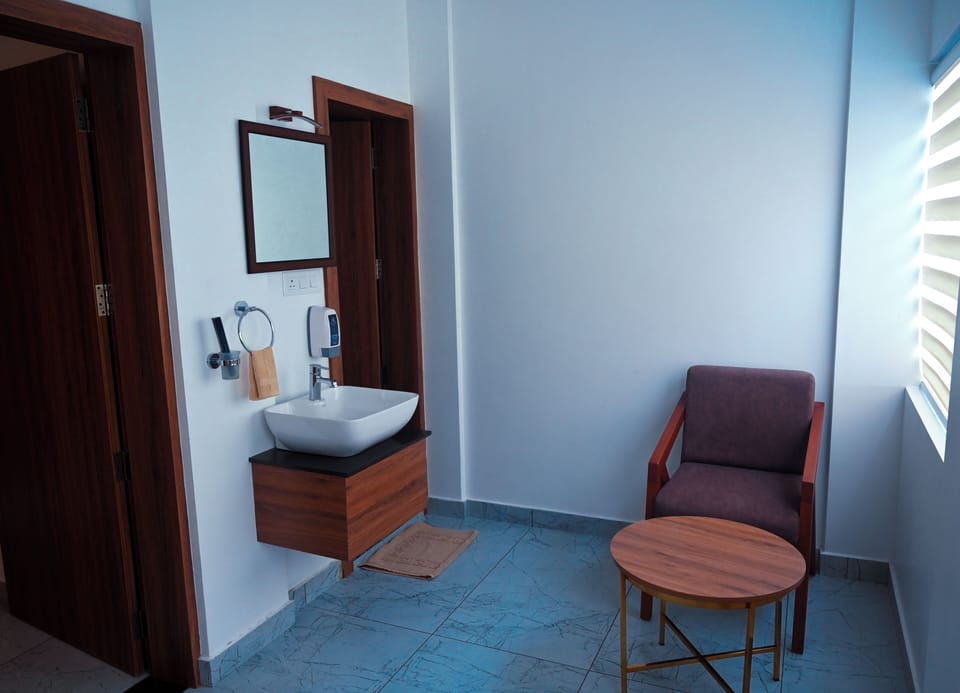 Family Suite, Mountain View | Soundproofing, iron/ironing board, free WiFi
