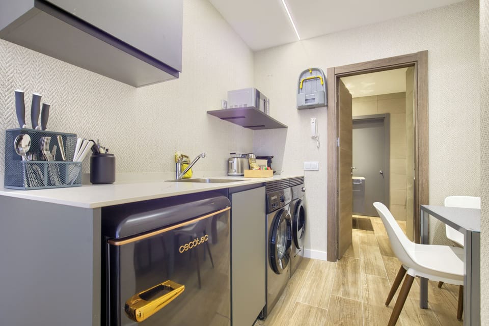 Standard Double Room, Ground Floor | Microwave