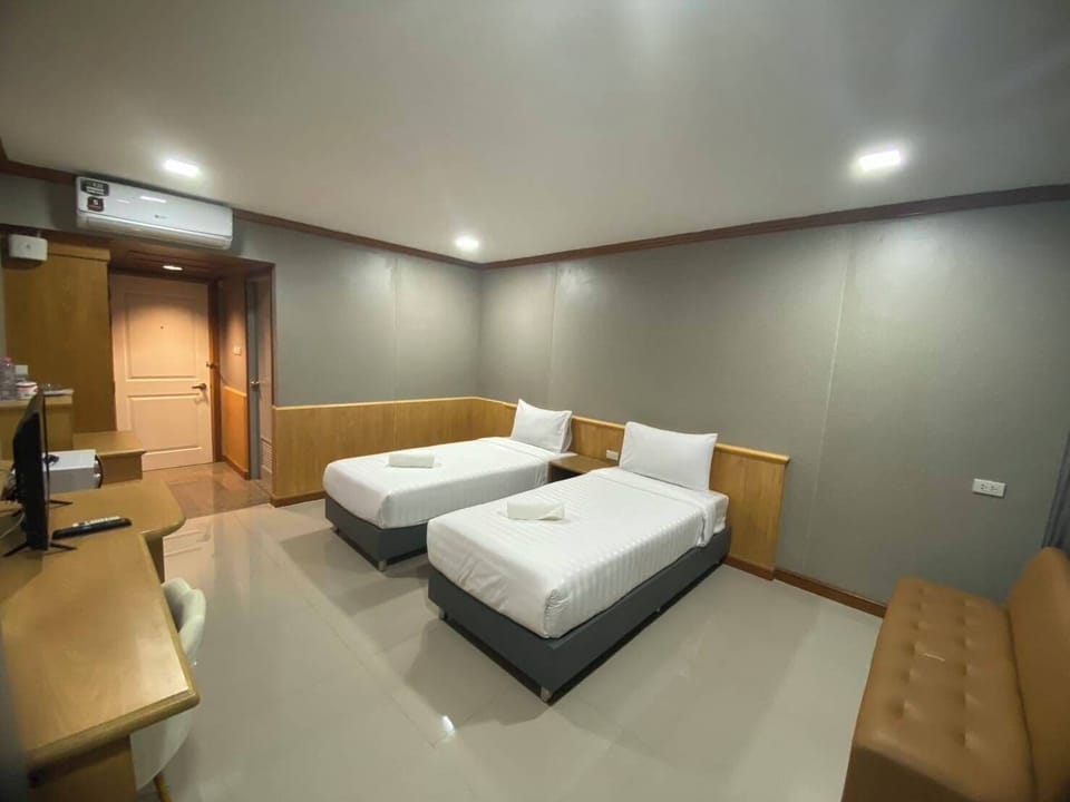 Economy Studio, 1 Bedroom, Air conditioning, Tower | Egyptian cotton sheets, premium bedding, down comforters, in-room safe