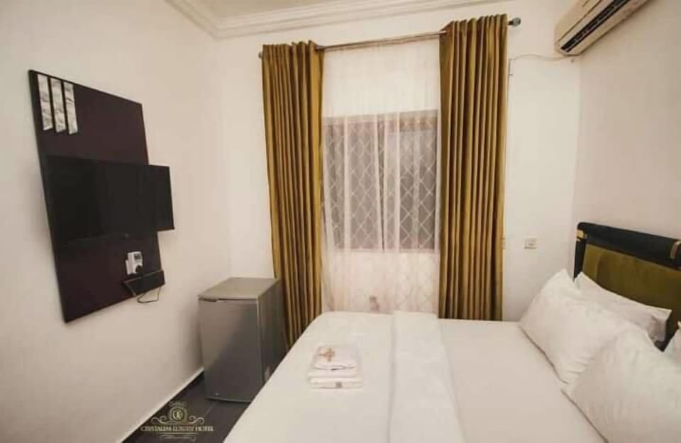 Deluxe Room | Laptop workspace, soundproofing, free WiFi