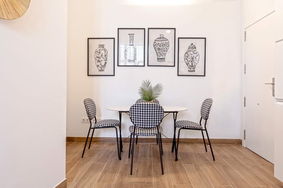 Apartment (1 Bedroom) | In-room dining