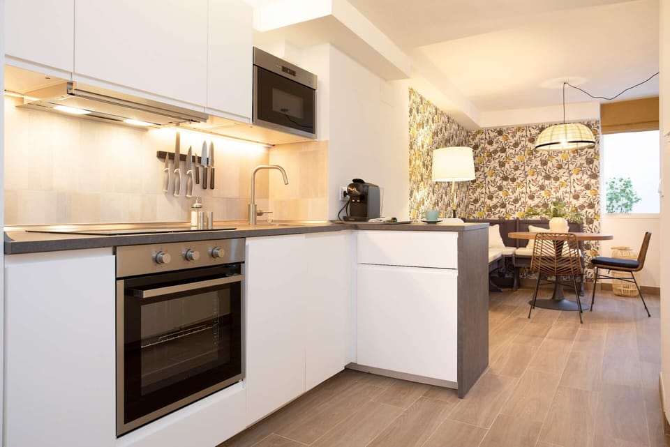 Apartment (1 Bedroom) | Private kitchen | Full-size fridge, microwave, oven, stovetop
