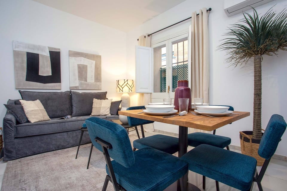 Apartment (1 Bedroom) | In-room dining