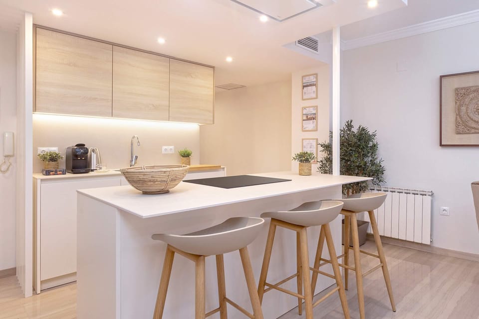 Apartment (3 Bedrooms) | Private kitchen | Fridge, microwave, oven, stovetop