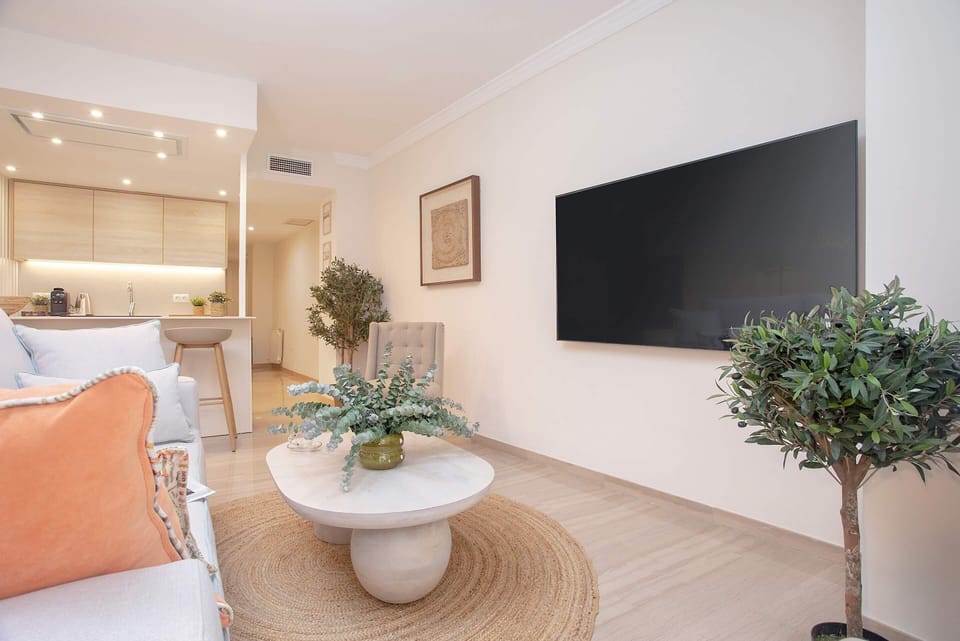 Apartment (3 Bedrooms) | Living room