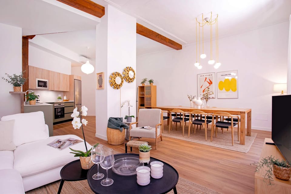 Apartment (4 Bedrooms) | Living area