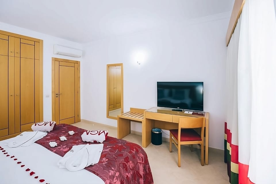 Spread out with generous wardrobe space and tidy seating.